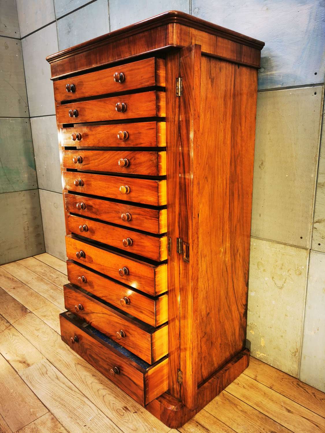 A wellington chest 19th cent. rosewood.